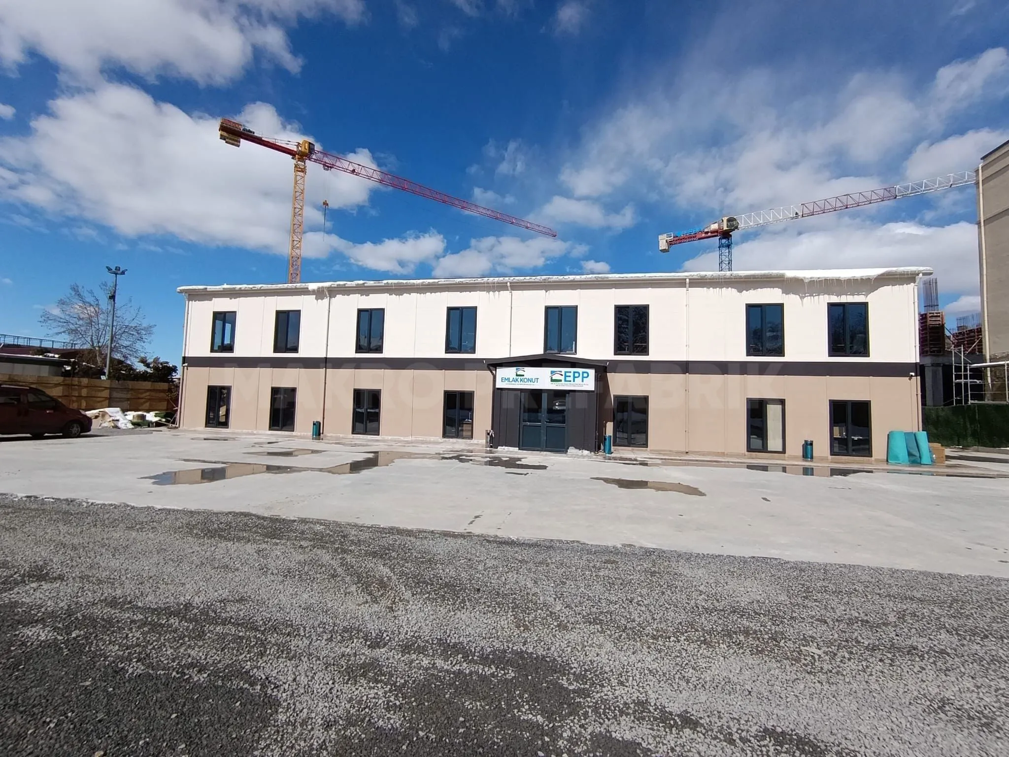 Emlak Konut 712 m² Prefabricated Office Building